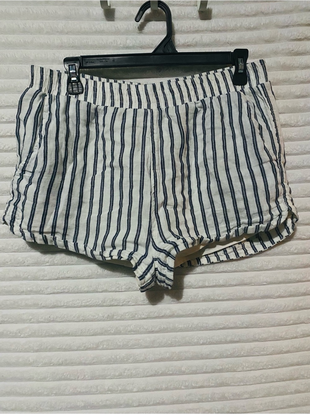 Forever 21 White & Navy Striped Elastic Waist Casual Shorts